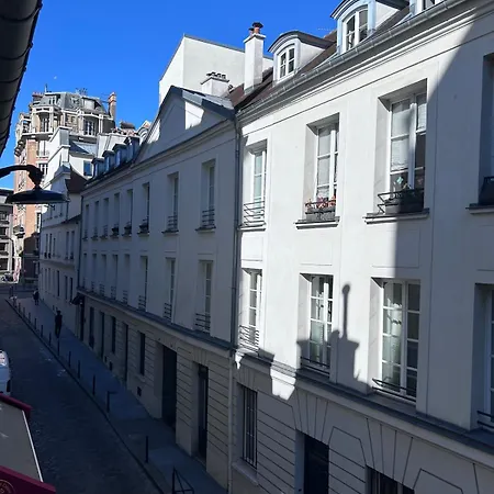 Quiet And Elegant In * Paris